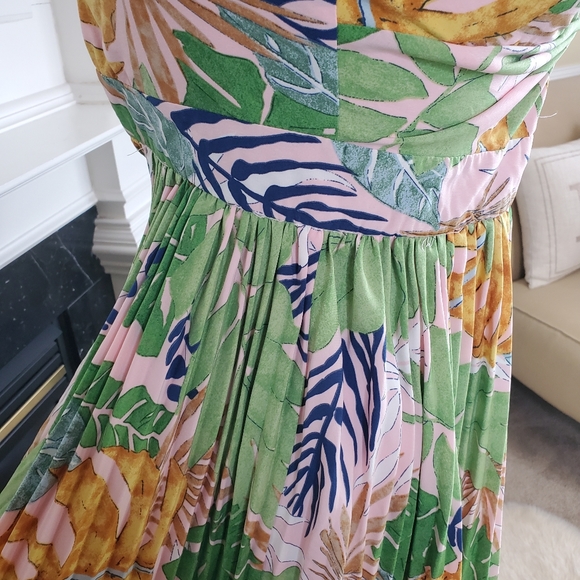 PLEATED FLORAL MAXI DRESS - Picture 6 of 7